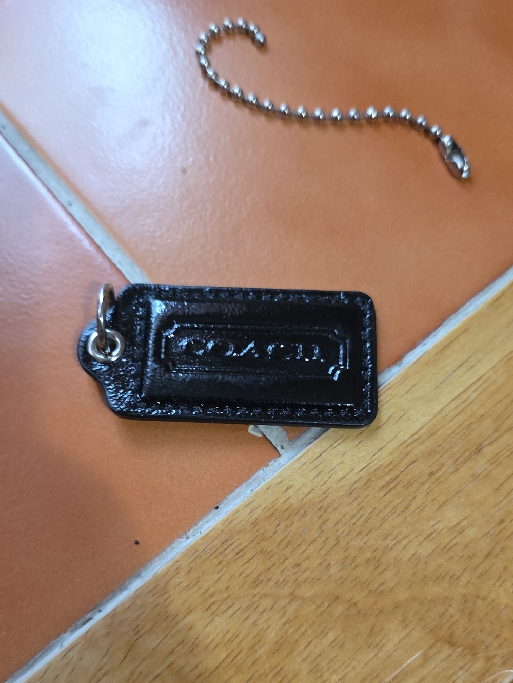 PATENT LEATHER COACH HANGTAG